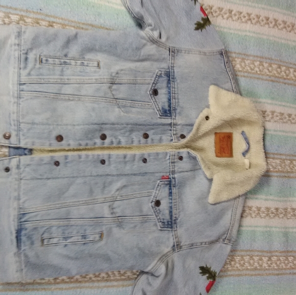 VINTAGE LEVI'S JEAN JACKET  ROSE EMBROIDERY  WOMEN'S MEDIUM - Picture 3 of 16